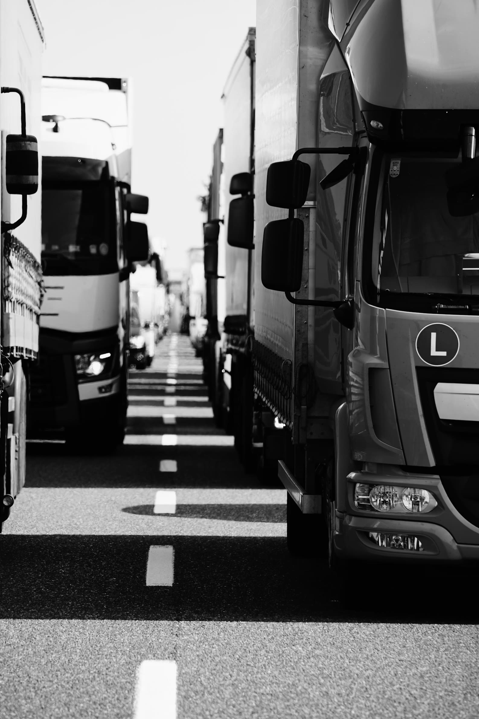 How to Select a Power Window Switch for MAN, Scania, DAF, Volvo and Mercedes-Benz Trucks article cover